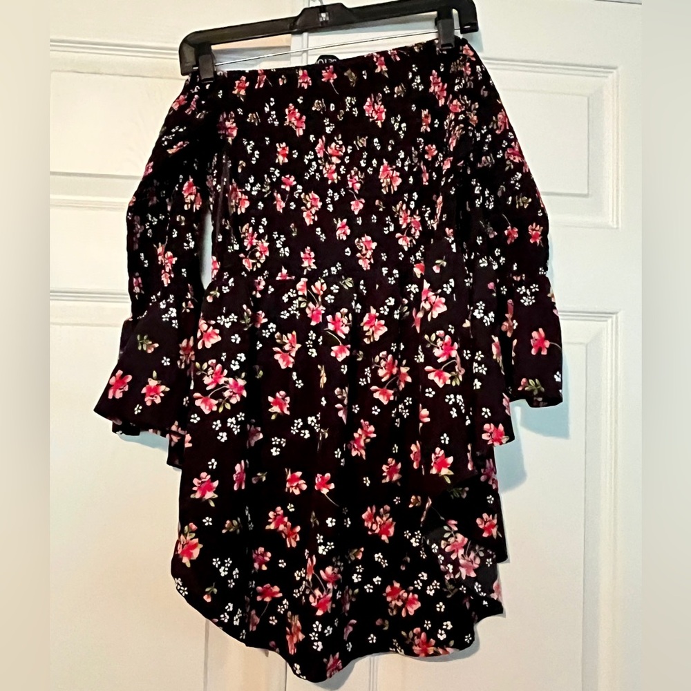 Be you Women’s Sz 20/22 Long Sleeve Off the Shoulder Blouse Black Floral